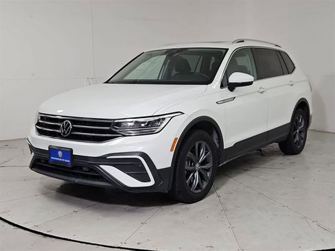Certified 2022 Volkswagen Tiguan SE image 1