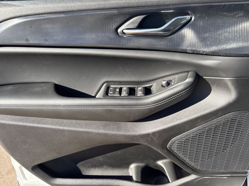 New 2025 Jeep Grand Cherokee Altitude image 13