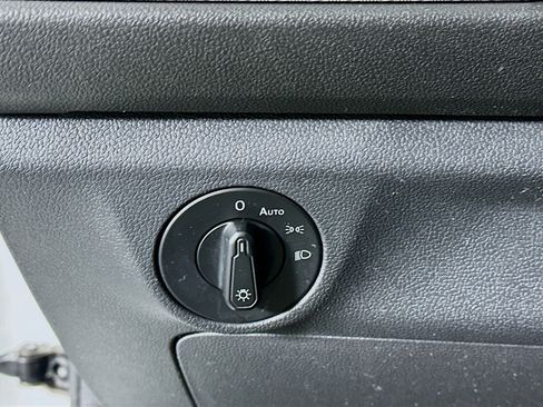 Used 2019 Volkswagen Jetta SE image 17