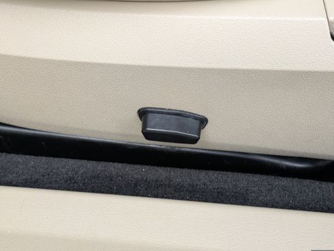 Used 2011 Chrysler 200 Limited image 19