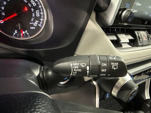 Used 2021 Toyota RAV4 XLE Premium AWD/4WD image 38