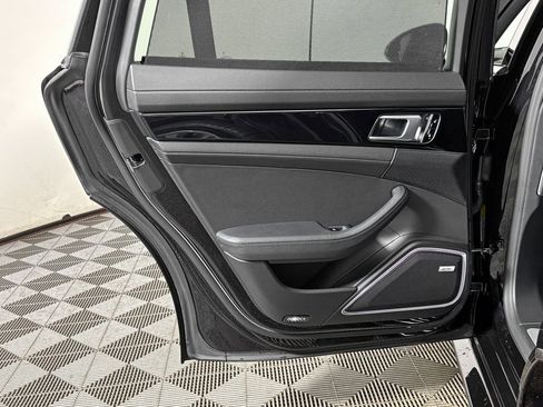 Used 2018 Porsche Panamera 4S image 34