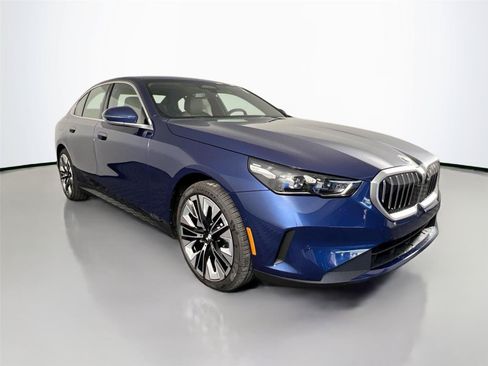 Used 2026 BMW 530i xDrive w/ Premium Package AWD/4WD image 8