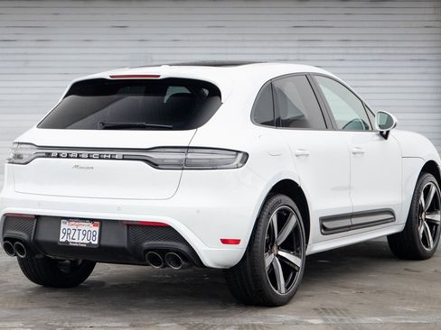 Certified 2025 Porsche Macan image 7