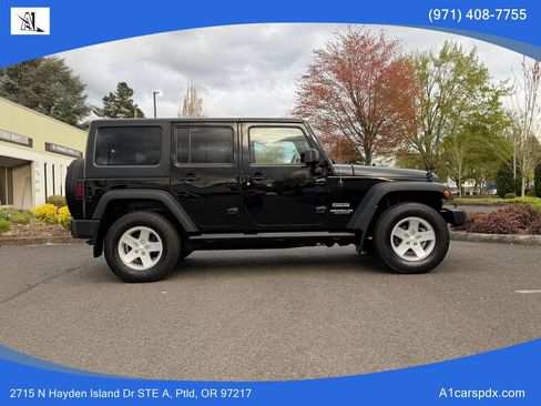 Used 2015 Jeep Wrangler Unlimited Sport w/ Power Convenience Group AWD/4WD image 9