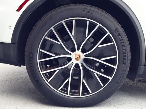 Certified 2024 Porsche Macan 4 Electric image 26