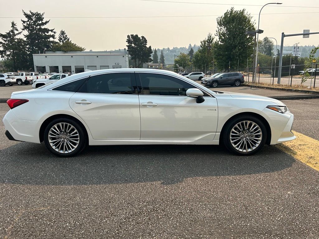 Used 2021 Toyota Avalon Limited w/ Advanced Safety Package FWD image 4