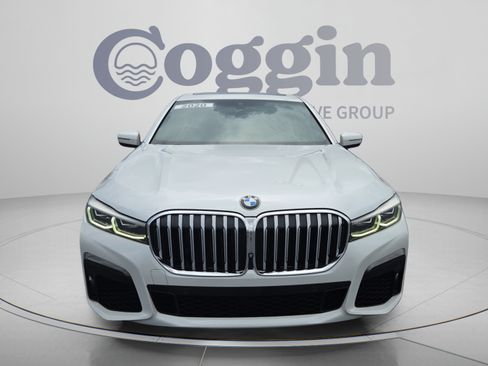 Used 2020 BMW 740i w/ M Sport Package RWD image 8