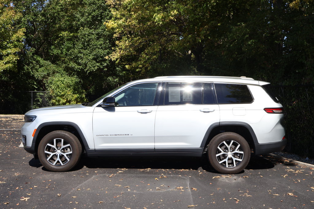 Used 2023 Jeep Grand Cherokee L Limited AWD/4WD image 4