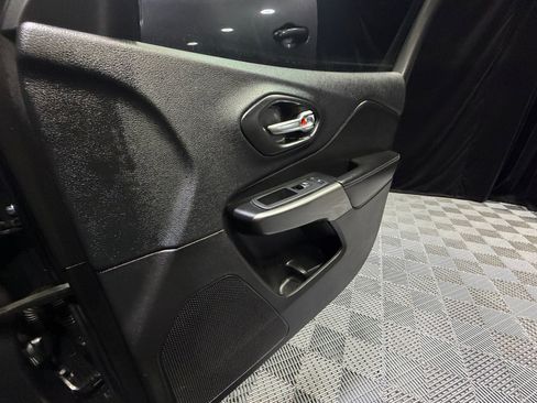 Used 2020 Jeep Cherokee Latitude Plus FWD image 16