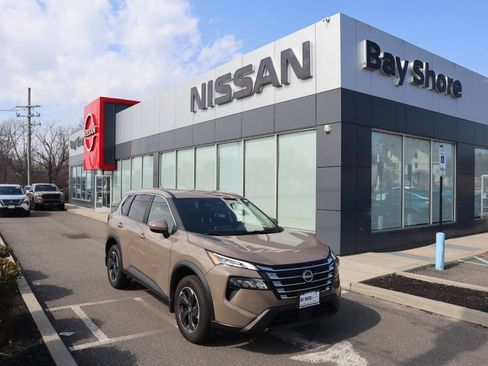 Certified 2025 Nissan Rogue SV AWD/4WD image 1