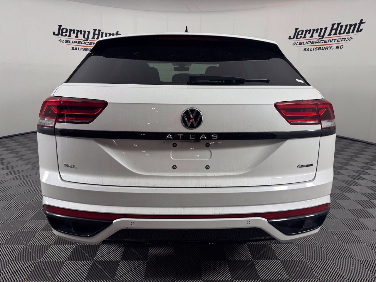 Used 2023 Volkswagen Atlas Cross Sport SEL R-Line AWD/4WD image 8