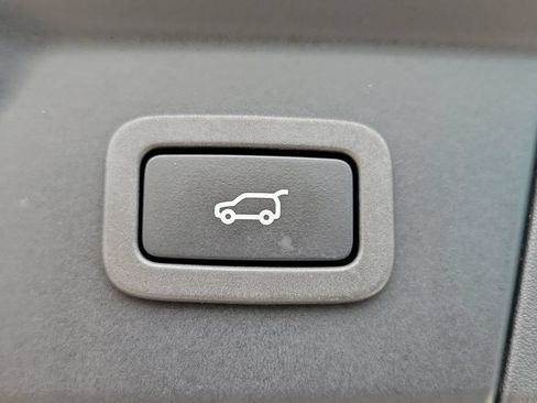 Used 2019 Land Rover Range Rover Velar R-Dynamic SE AWD/4WD image 12