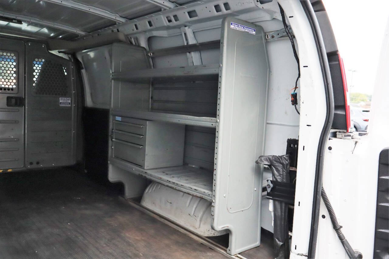 Used 2020 Chevrolet Express 3500 RWD image 5
