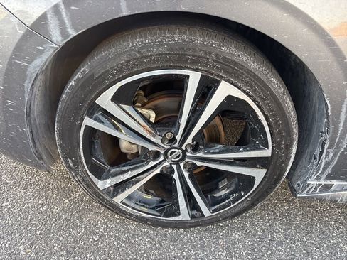 Used 2023 Nissan Sentra SR w/ SR Premium Package image 11