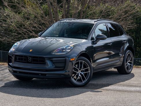Certified 2025 Porsche Macan image 1