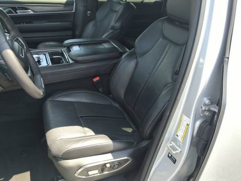 Used 2024 Jeep Wagoneer Series II w/ Flexible Seating Group RWD image 25