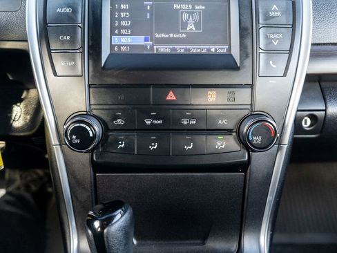 Used 2016 Toyota Camry LE image 25