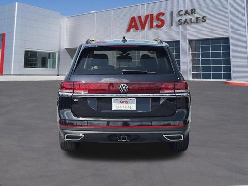 Used 2025 Volkswagen Atlas SE FWD image 6