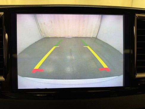 Used 2023 Chrysler Pacifica Touring-L FWD image 26