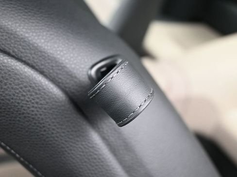 Used 2025 Porsche 911 Carrera image 18