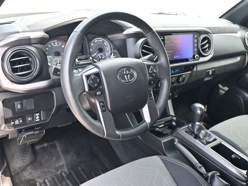 Used 2022 Toyota Tacoma TRD Off-Road image 12