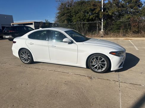 Used 2017 Alfa Romeo Giulia Ti image 5