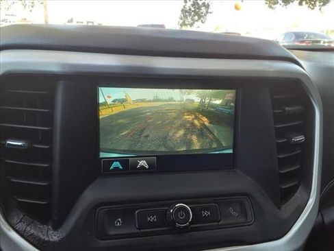 Used 2019 GMC Acadia SLE FWD image 21
