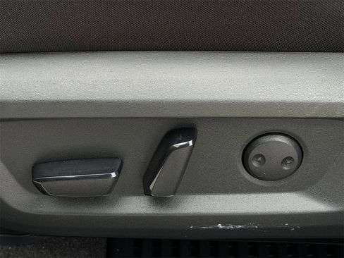 Used 2023 Nissan Rogue SV image 26