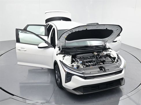 New 2025 Kia K4 LXS image 46