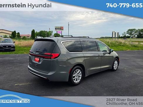 Used 2022 Chrysler Pacifica Touring-L FWD image 29