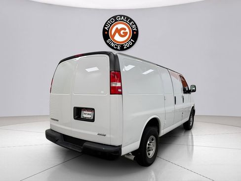 Used 2023 Chevrolet Express 3500 w/ Driver Convenience Package RWD image 3