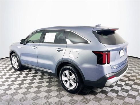 Used 2025 Kia Sorento LX image 6
