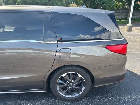 Used 2021 Honda Odyssey Elite image 4