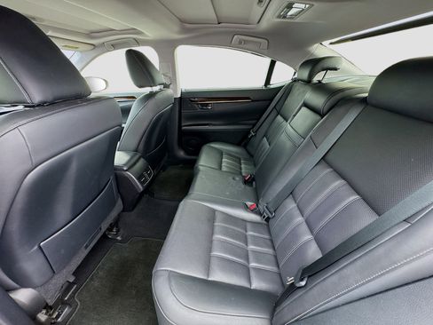 Used 2016 Lexus ES 350 w/ Ultra Luxury Package FWD image 16