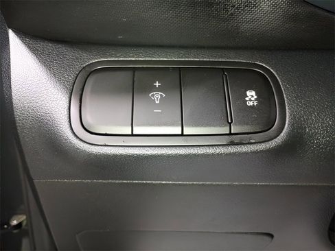 Used 2024 Hyundai Venue SEL image 10