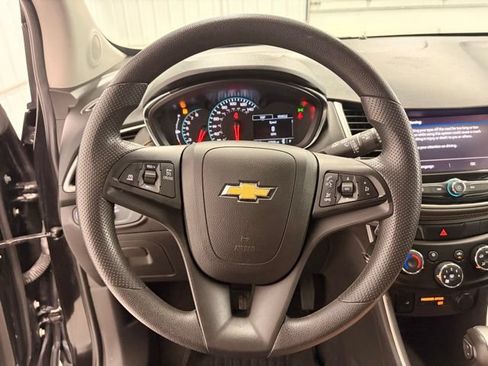 Used 2021 Chevrolet Trax LT AWD/4WD image 16