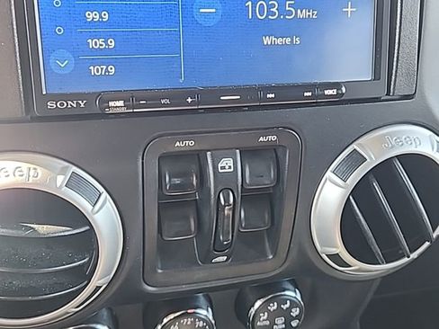 Used 2018 Jeep Wrangler Unlimited Sahara w/ Connectivity Group image 5