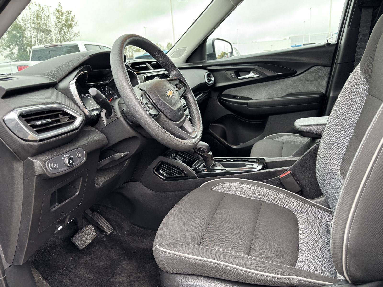 Used 2023 Chevrolet TrailBlazer LT w/ Convenience Package AWD/4WD image 14