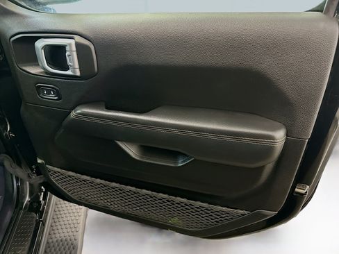 Used 2021 Jeep Wrangler Unlimited Sahara image 33