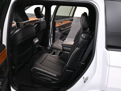 Used 2025 Jeep Grand Cherokee L Summit AWD/4WD image 10