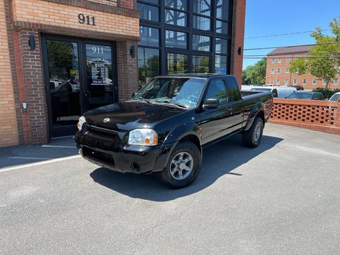 Used 2004 Nissan Frontier XE Desert Runner w/ (VTP) Value Truck Pkg AWD/4WD image 1