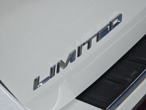 Used 2022 Ford Explorer Limited w/ Equipment Group 301A image 10