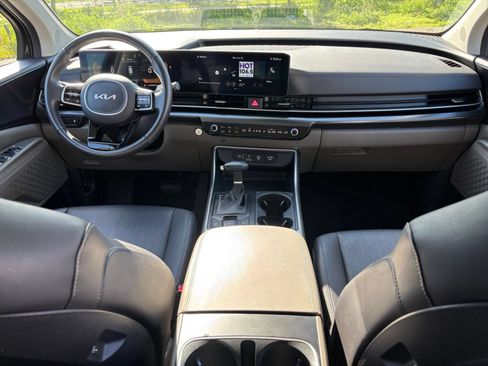 Used 2026 Kia Carnival FWD image 44
