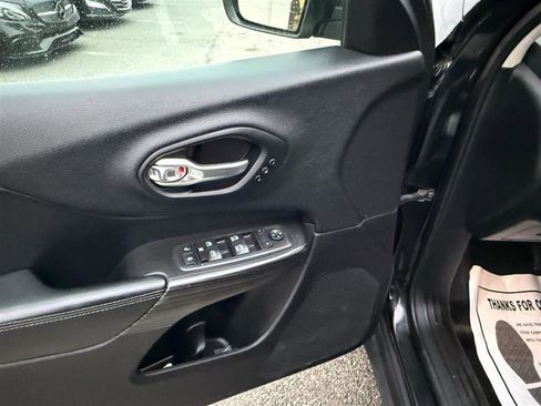 Used 2014 Jeep Cherokee Limited image 16