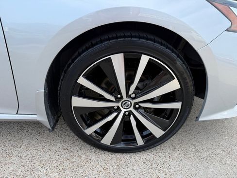 Used 2019 Nissan Altima 2.5 SR w/ SR Premium Package image 13