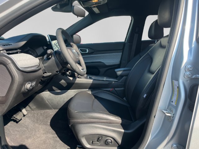 Used 2024 Jeep Compass Latitude AWD/4WD image 12