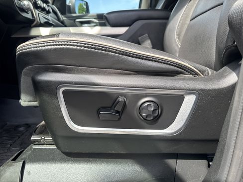 Used 2019 RAM 1500 Laramie AWD/4WD image 17