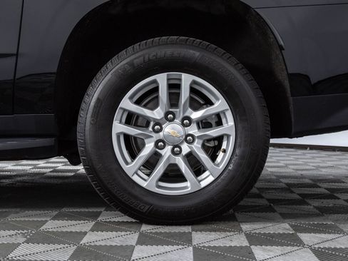 Used 2022 Chevrolet Suburban LT AWD/4WD image 50