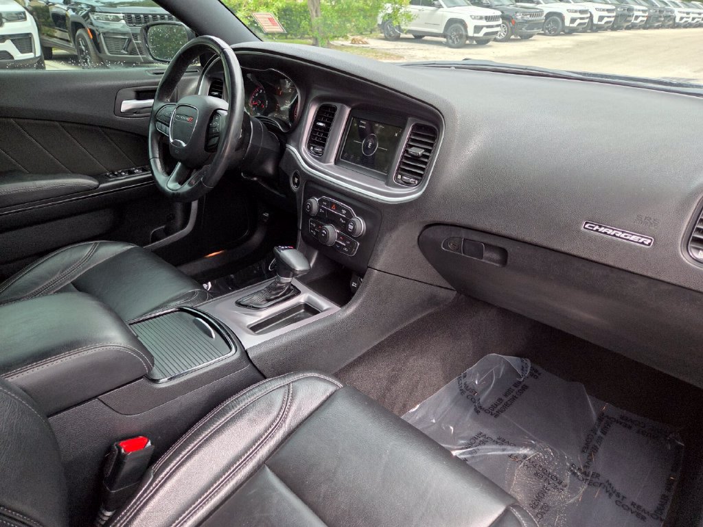 Used 2020 Dodge Charger SXT w/ Blacktop Package RWD image 14
